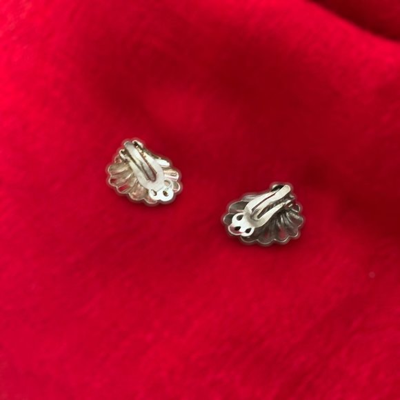 Vintage, Silver Shell Clip Backs - Picture 3 of 3